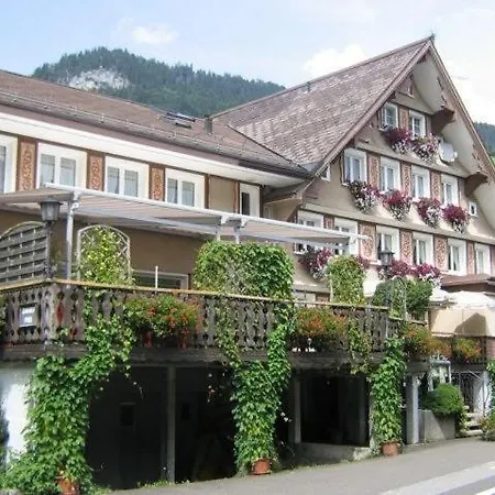 Hirschen Hotel *